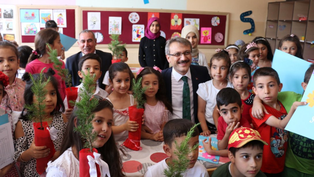 2018-2019 Eğitim Öğretim Yılı Karne Dağıtım Töreni Yapıldı.