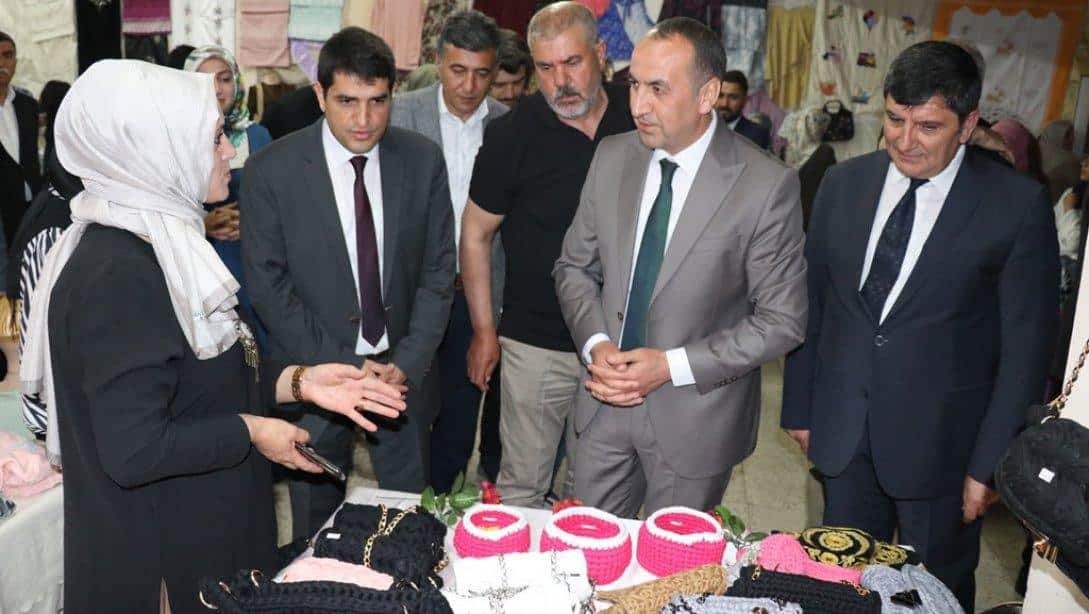 Karlıova'da Yıl Sonu Sergisi Açılışı.