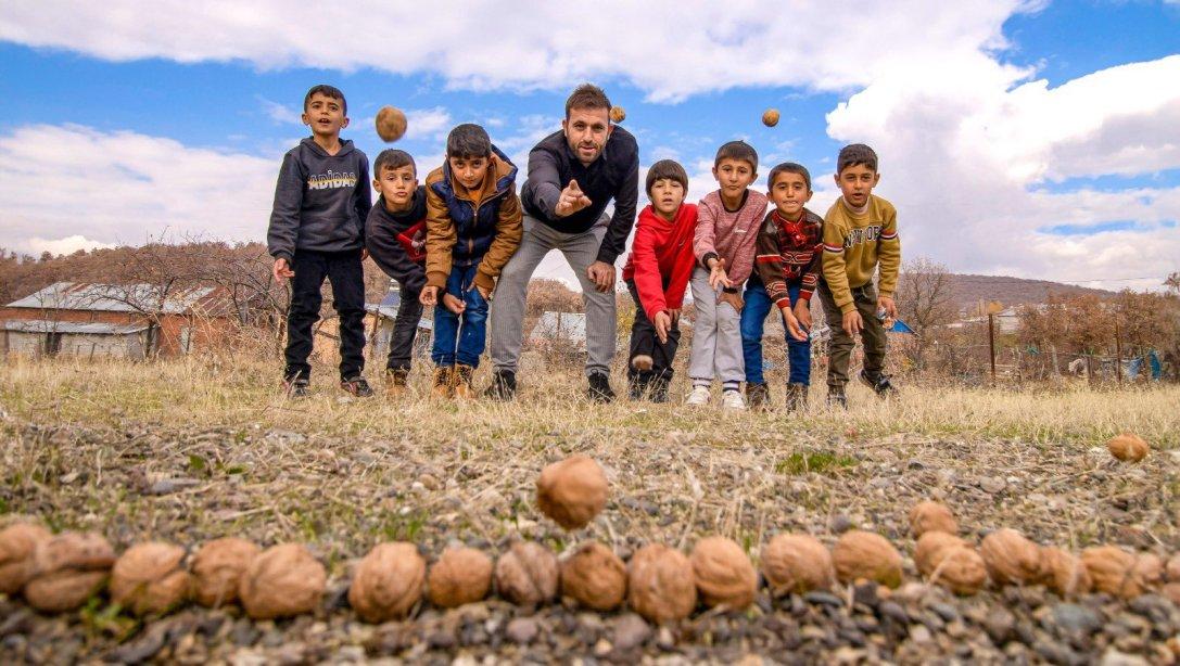 ÖĞRETMEN GÖZÜYLE TEMALI FOTOĞRAF YARIŞMASINDA TÜRKİYE BİRİNCİSİYİZ