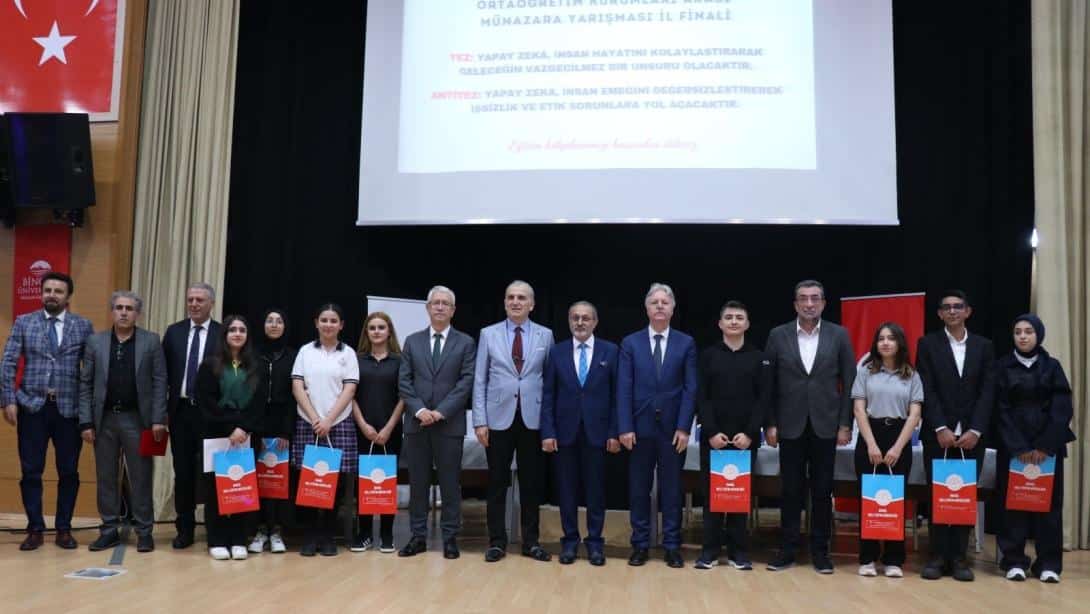 Bingöl'de Fikirlerin Yarıştığı Münazara Finali Gerçekleştirildi
