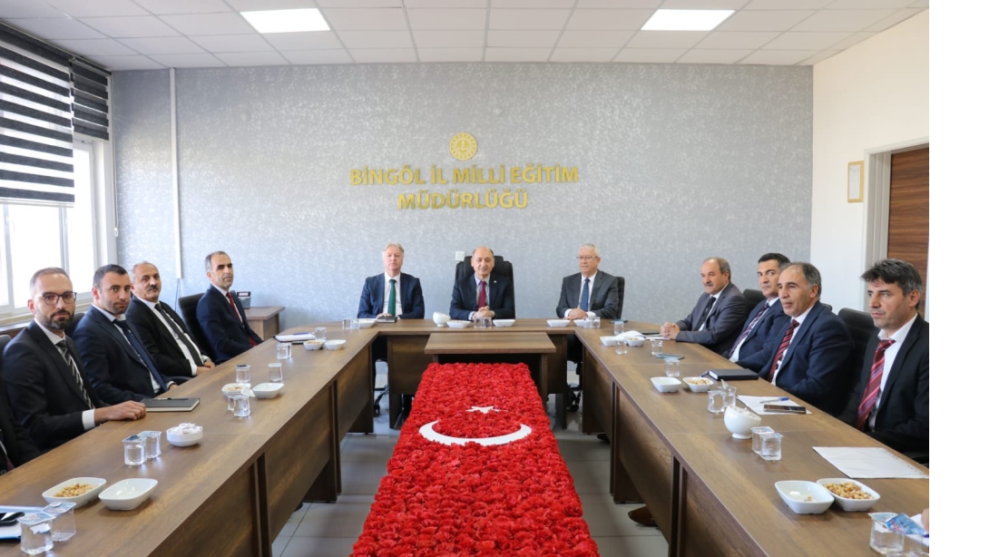 Hayat Boyu Öğrenme Genel Müdür Yardımcısı Mahmut Kurtaran Bingöl'de Eğitim Yöneticileriyle Bir Araya Geldi